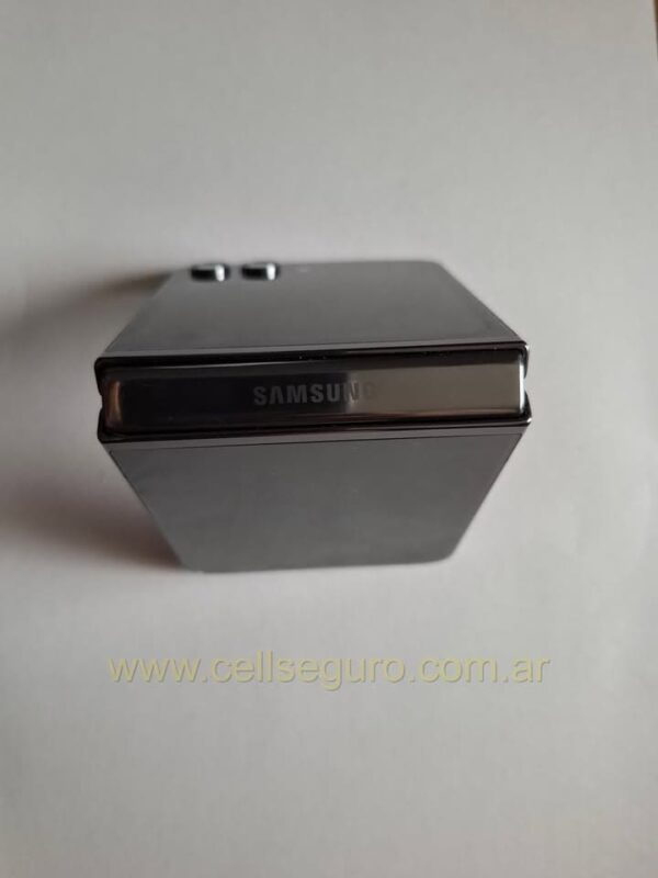 Samsung Z Flip5 256 Gb 8 Gb Ram (USADO-COMO NUEVO) - Image 4